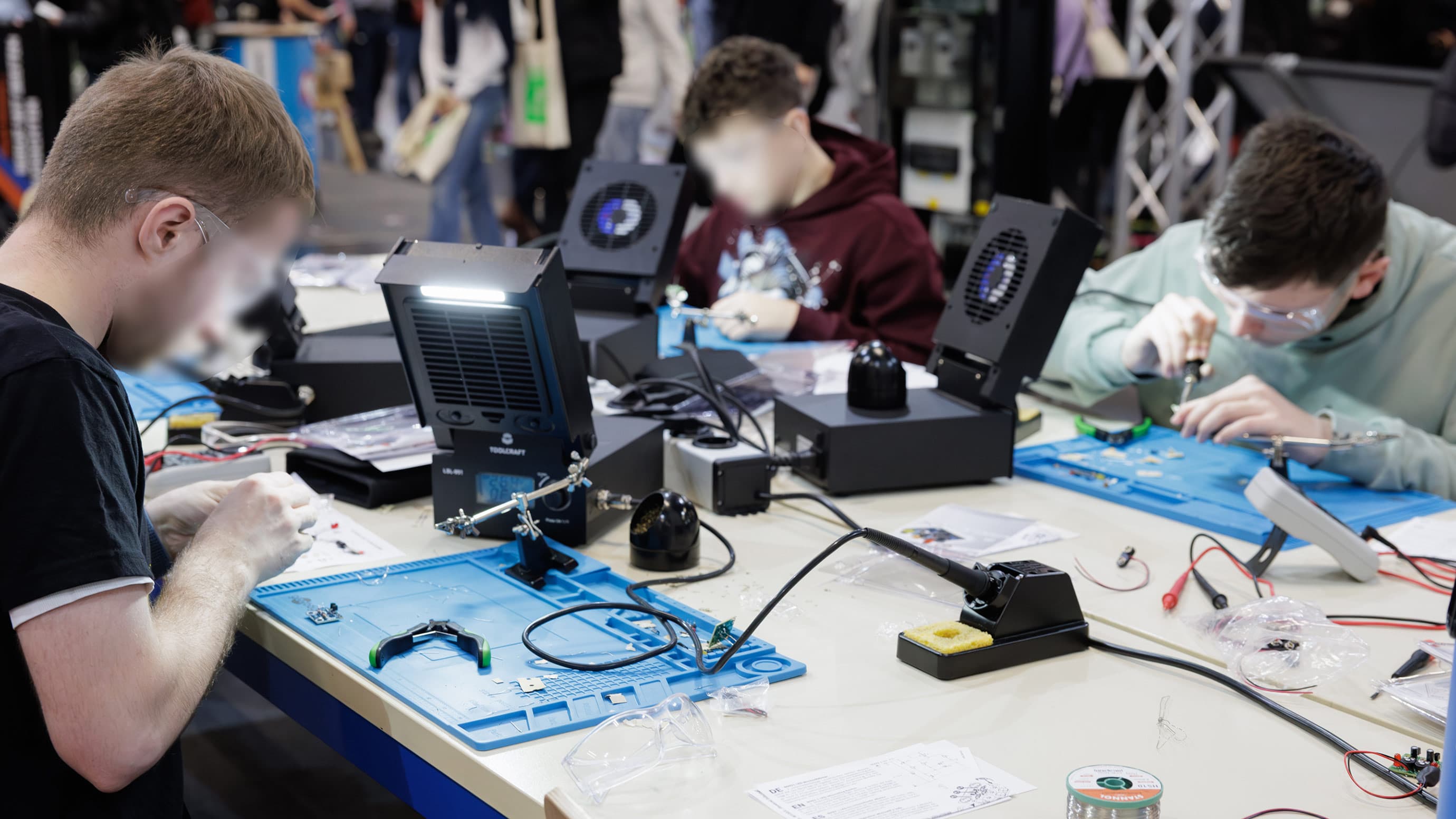 Schüler bei der BERUFSBILDUNG 2025
