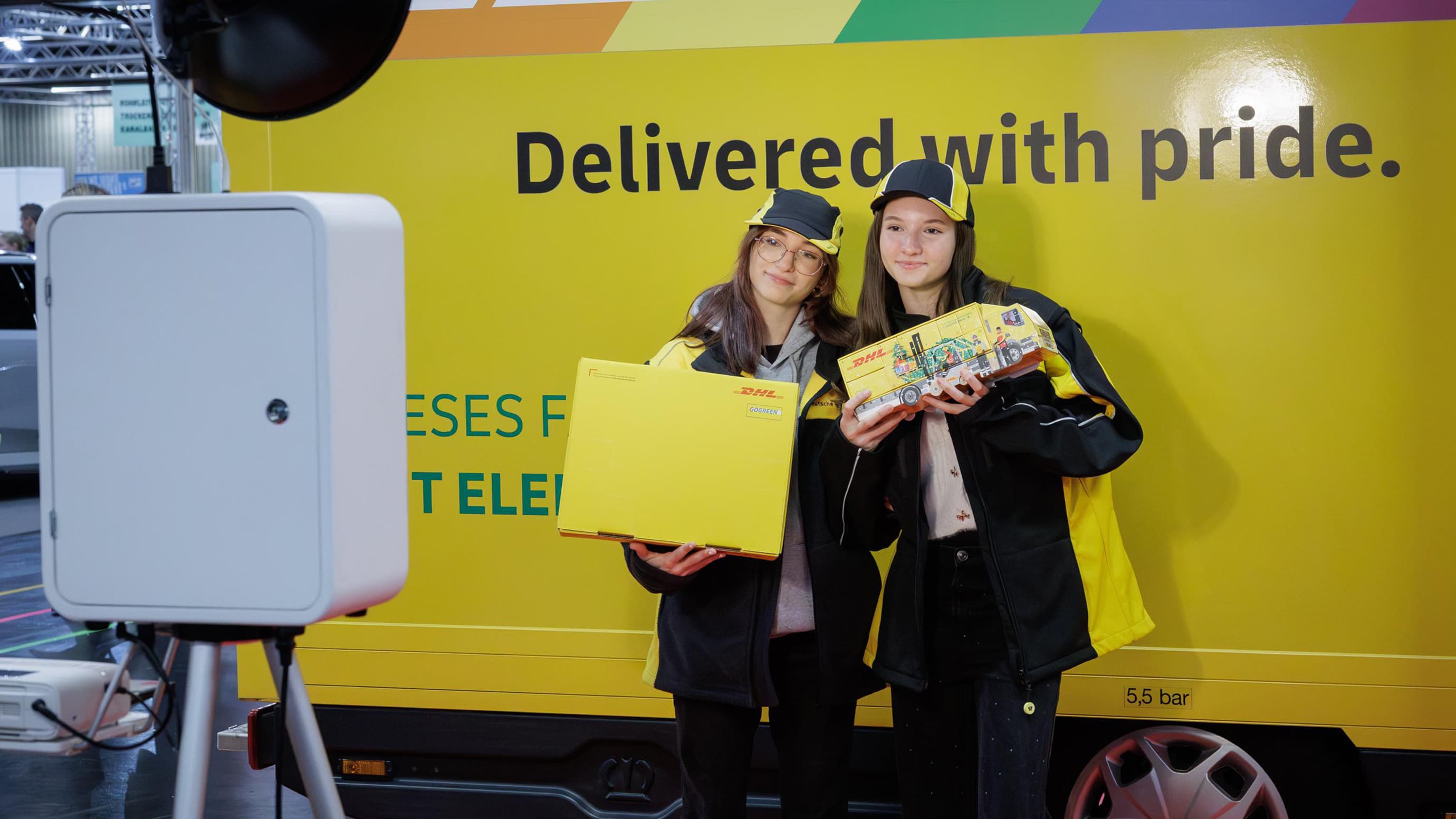 Schülerinnen bei der BERUFSBILDUNG 2025